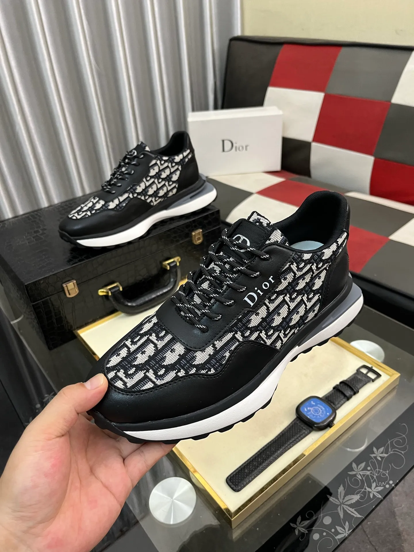 Men's Men's Shoes💰458⌚️⌚️Dior unique modern style sneakers. Counter purchasing 🏃casual leather shoes😍😍 original cowhide leather imported from Italy (refuses to discolor and grind feet) soles: original soles specially provided by the original factory, super cool😍 lace up and walk with wind👍 style design ⚠️ super comfortable and wear-resistant original soles. Just like shooting the real thing 🎬The real thing is better Code number: 38-443️⃣Colors available